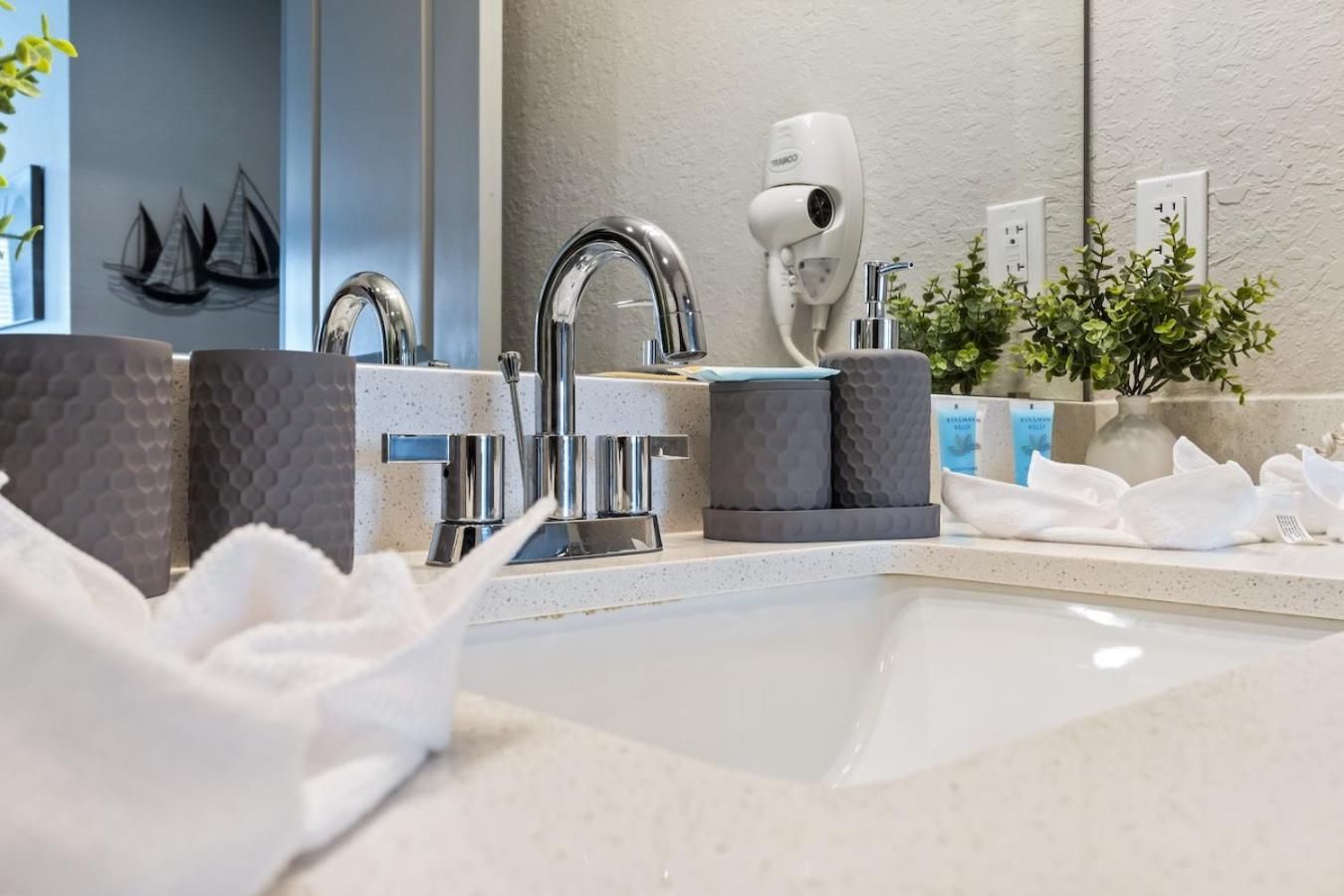 Central Avenue 2 Bed Mins From Tropicana Field St. Petersburg Exterior foto